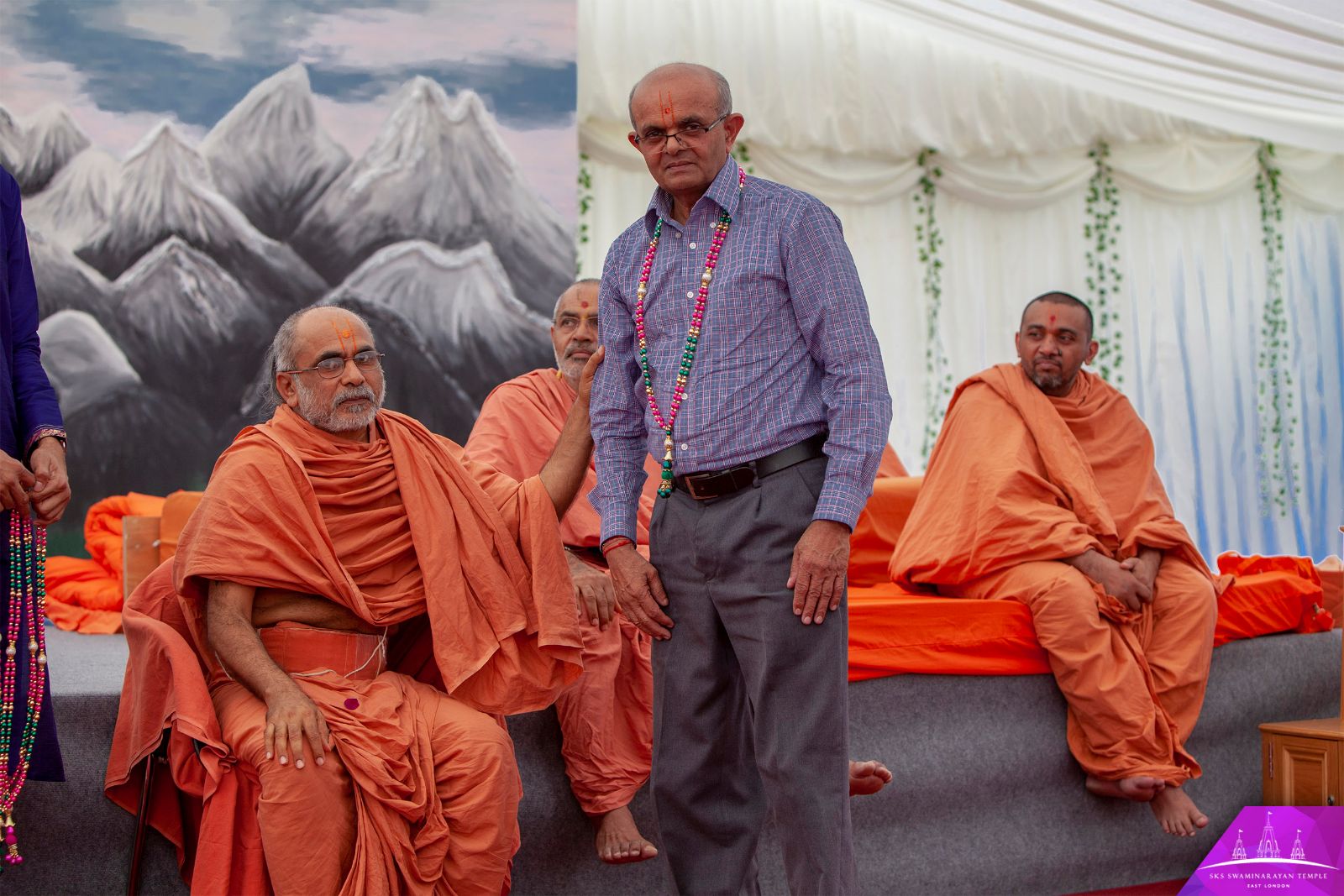 ©1987-2017 SKS Swaminarayan Temple East London